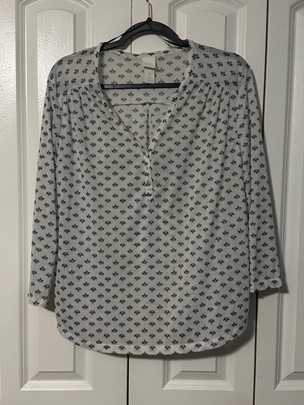 H&M White and Black Print V-Neck Blouse